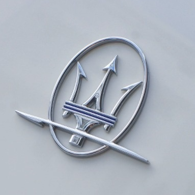 MASERATI マセラティ サイドエンブレム グロスブラック グラントゥーリズモ クアトロポルテ ギブリ レヴァンテ
